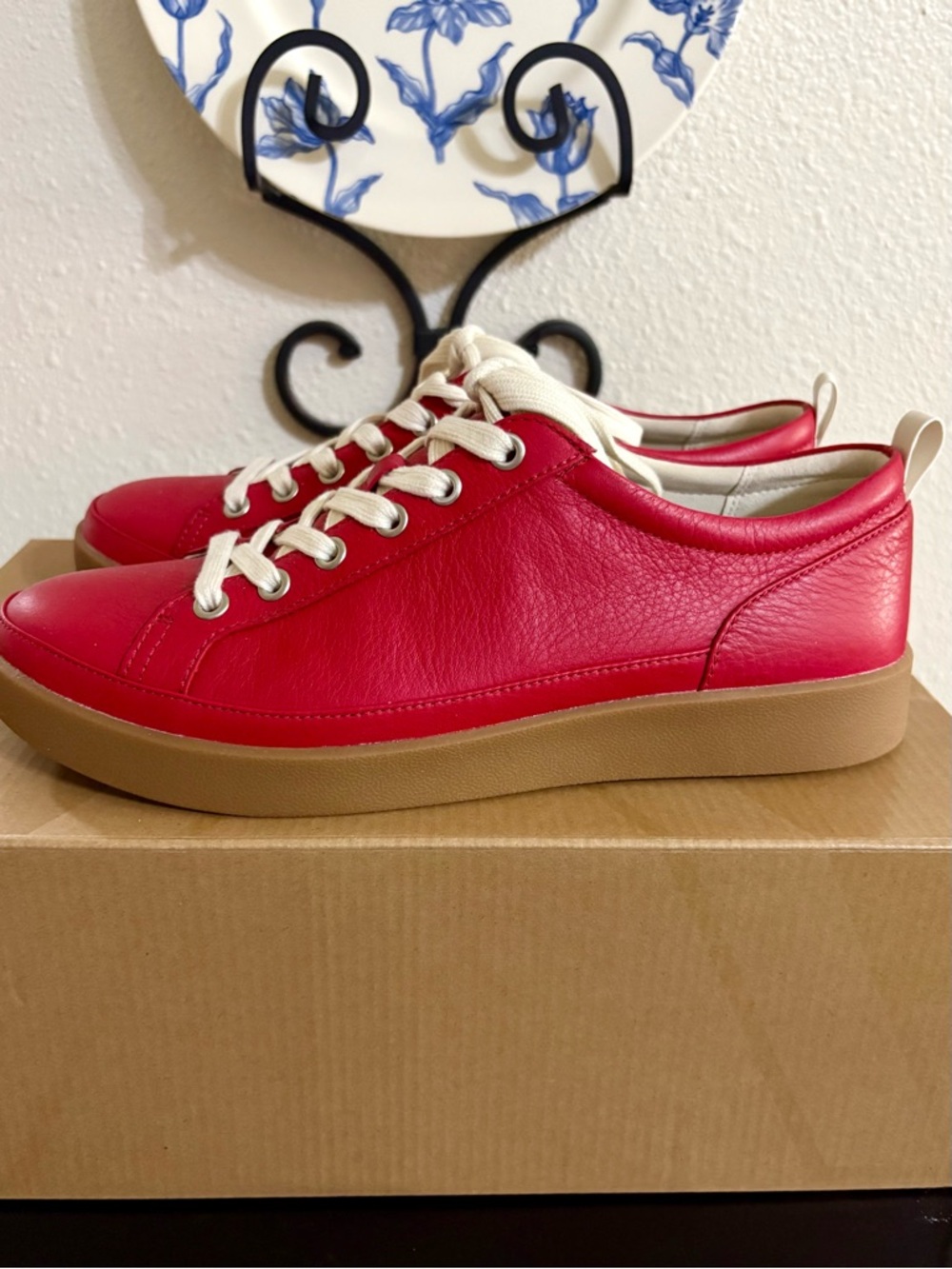Vionic Winny Size 9 Wide Red Leather Sneakers, New w/ Box - Picture 5 of 9
